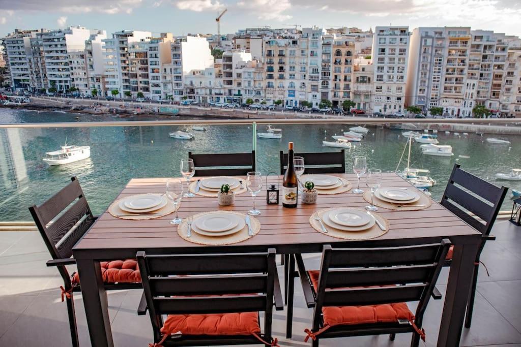 Seafront Two Bedroom Apartment Saint Julian's Εξωτερικό φωτογραφία