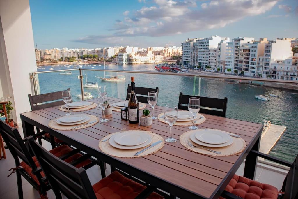 Seafront Two Bedroom Apartment Saint Julian's Εξωτερικό φωτογραφία
