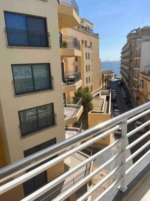 Seafront Two Bedroom Apartment Saint Julian's Εξωτερικό φωτογραφία