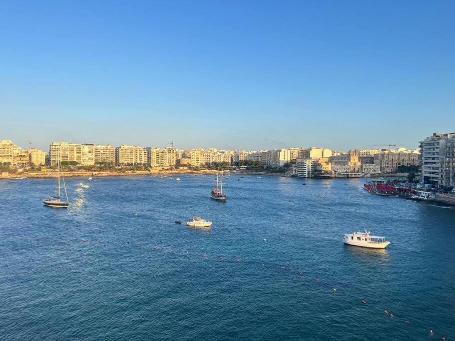 Seafront Two Bedroom Apartment Saint Julian's Εξωτερικό φωτογραφία